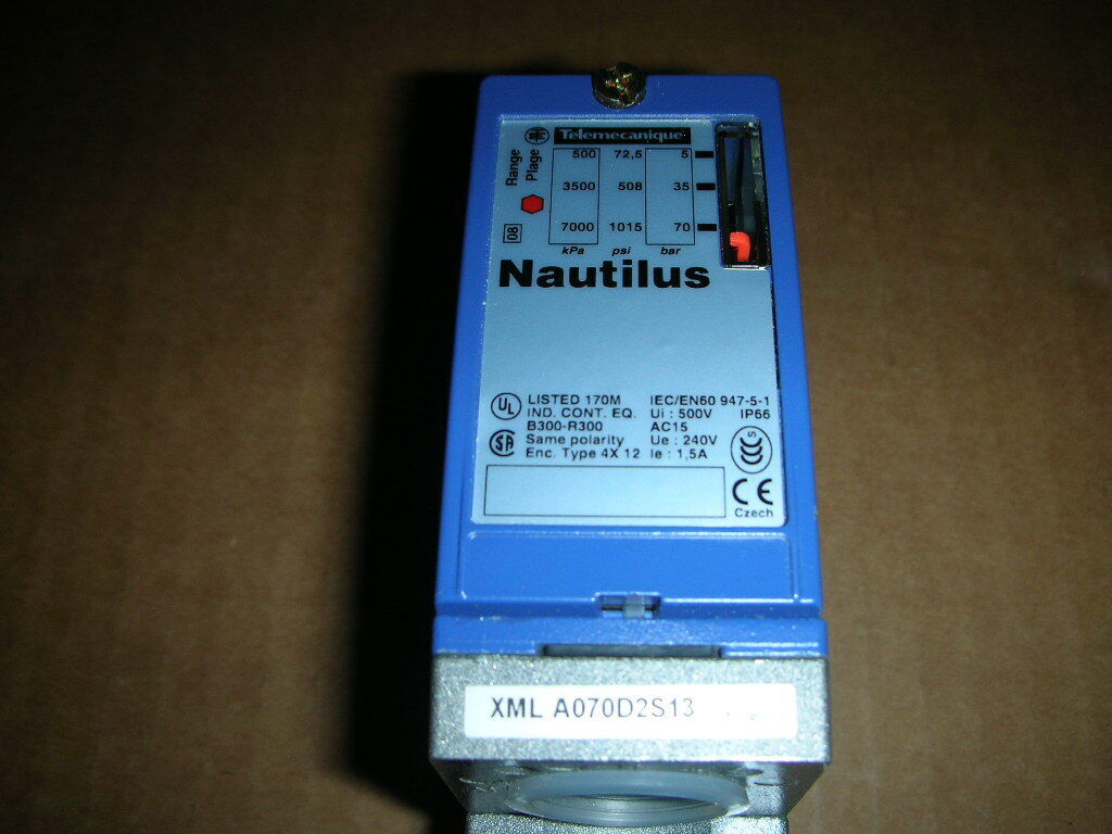 Cảm biến áp suất điện Schneider XMLA070D2S13