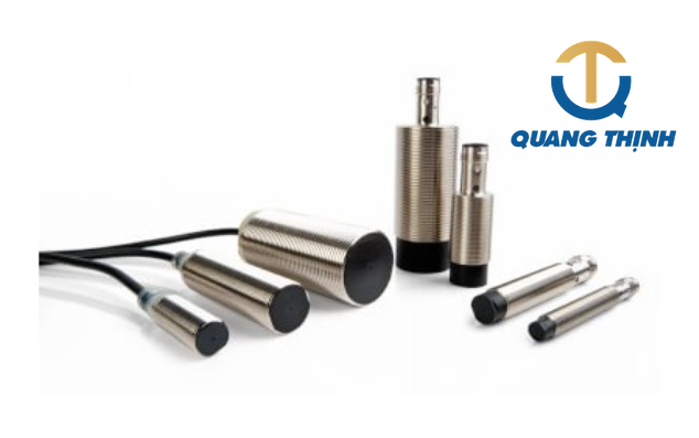 Cảm biến tiệm cận Omron E2B-M30KS15-WP-C2 2M
