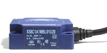 Cảm biến từ Schneider XS8C1A1MBL01U20