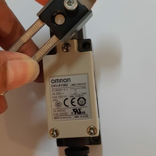 Công Tắc Hành Trình Omron D4V8108Z