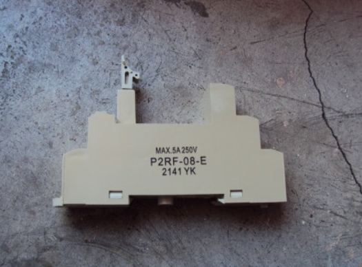 Đế Ro Le Trung Gian Omron P2RF08E
